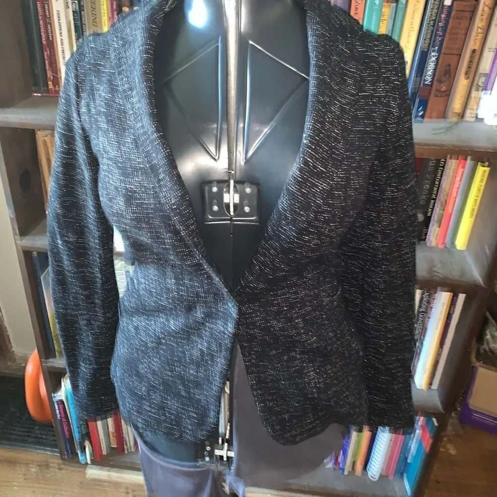 Banana Republic professional black & white stretchy 4 blazer
